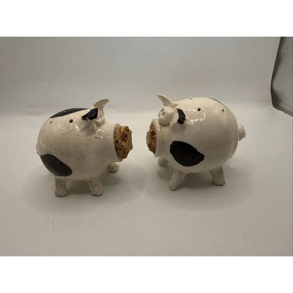 Vintage Folk Art Pottery Spotted Pig Salt & Pepper Shakers Cork For Snout
